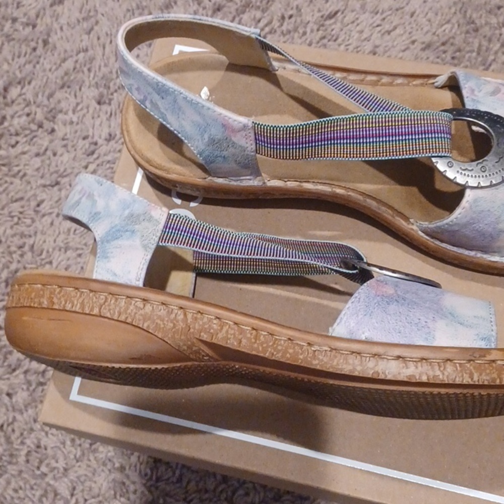 Sandles - Picture 2 of 3